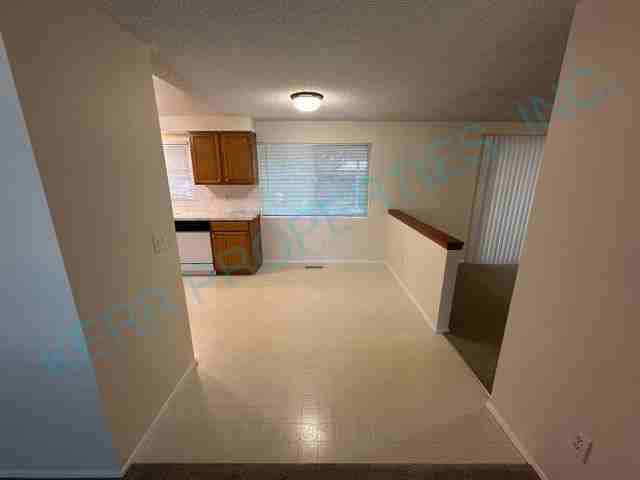 2530 Ne Hale Ave - Photo 4 of 21