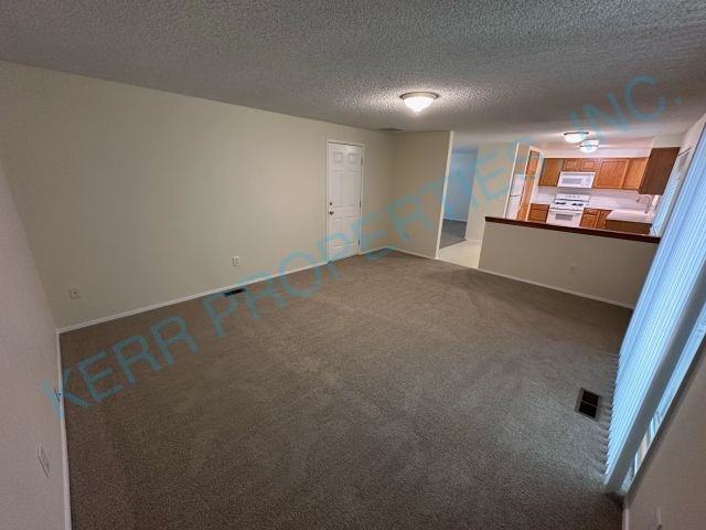 2530 Ne Hale Ave - Photo 6 of 21