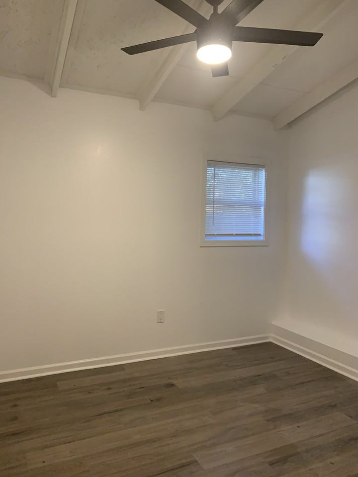 Vine St #4 - Photo 3 of 10