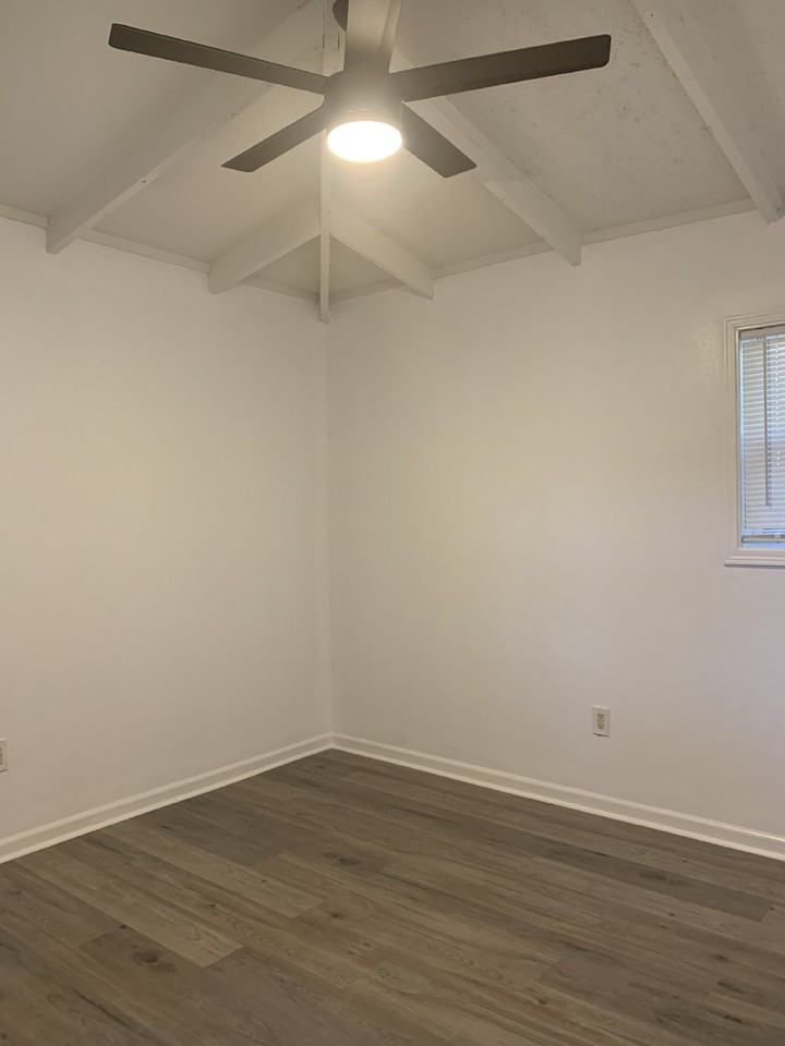Vine St #4 - Photo 5 of 10