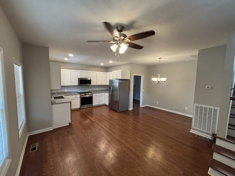 215 Cherokee Dr - Photo 2 of 12