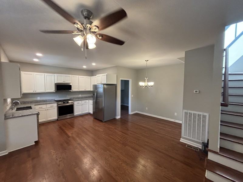 215 Cherokee Dr - Photo 3 of 12