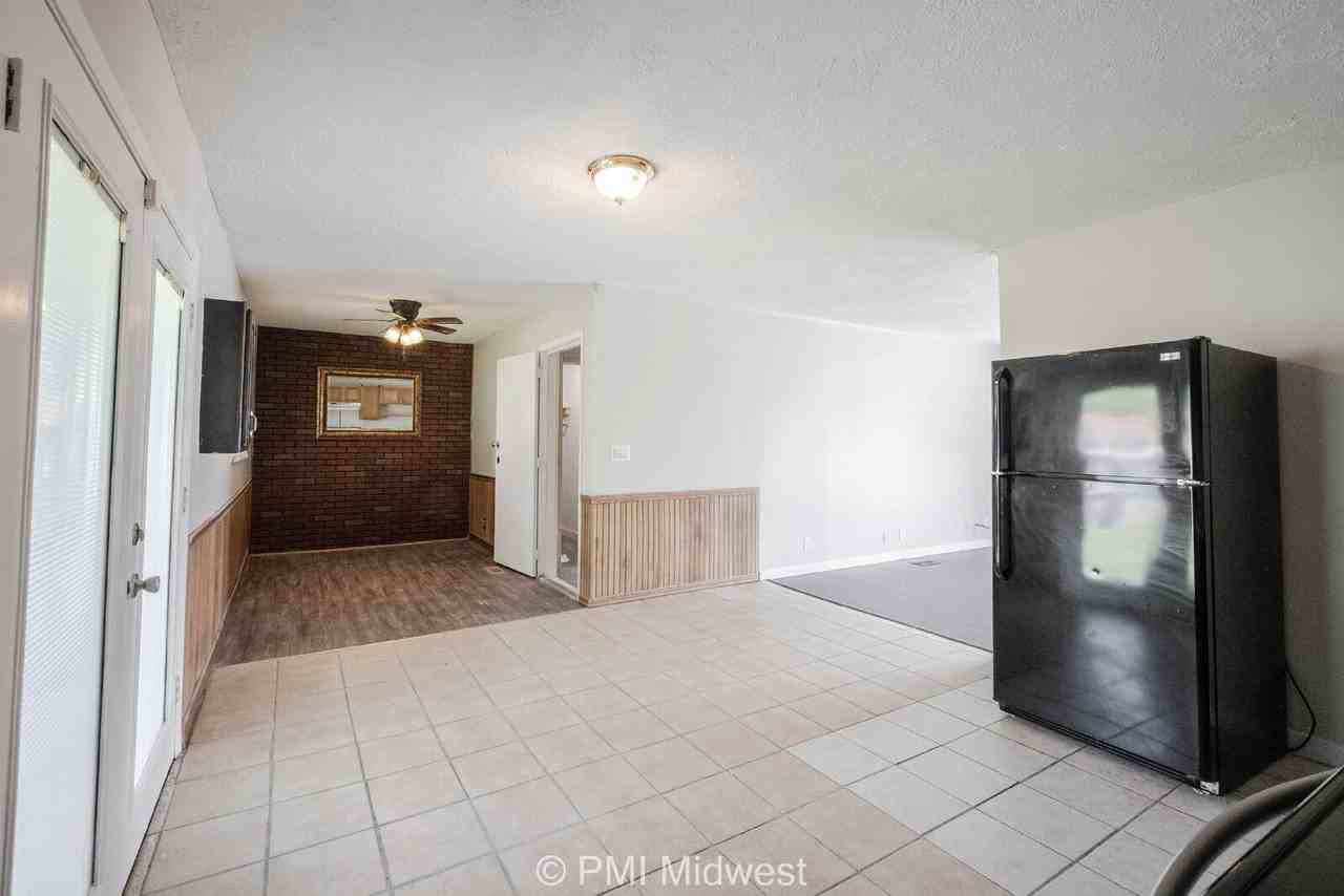 3926 Malibu Dr - Photo 5 of 17