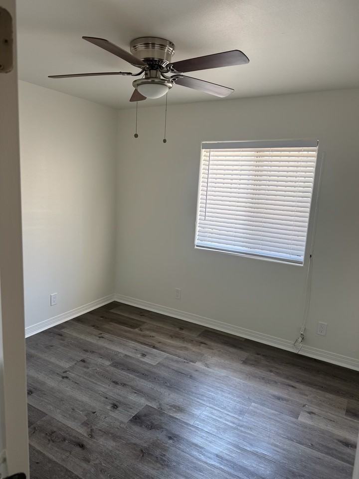 6804 11th Ave - Photo 5 of 10