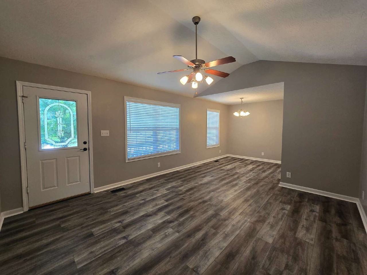 460 Caney Ln - Photo 4 of 20