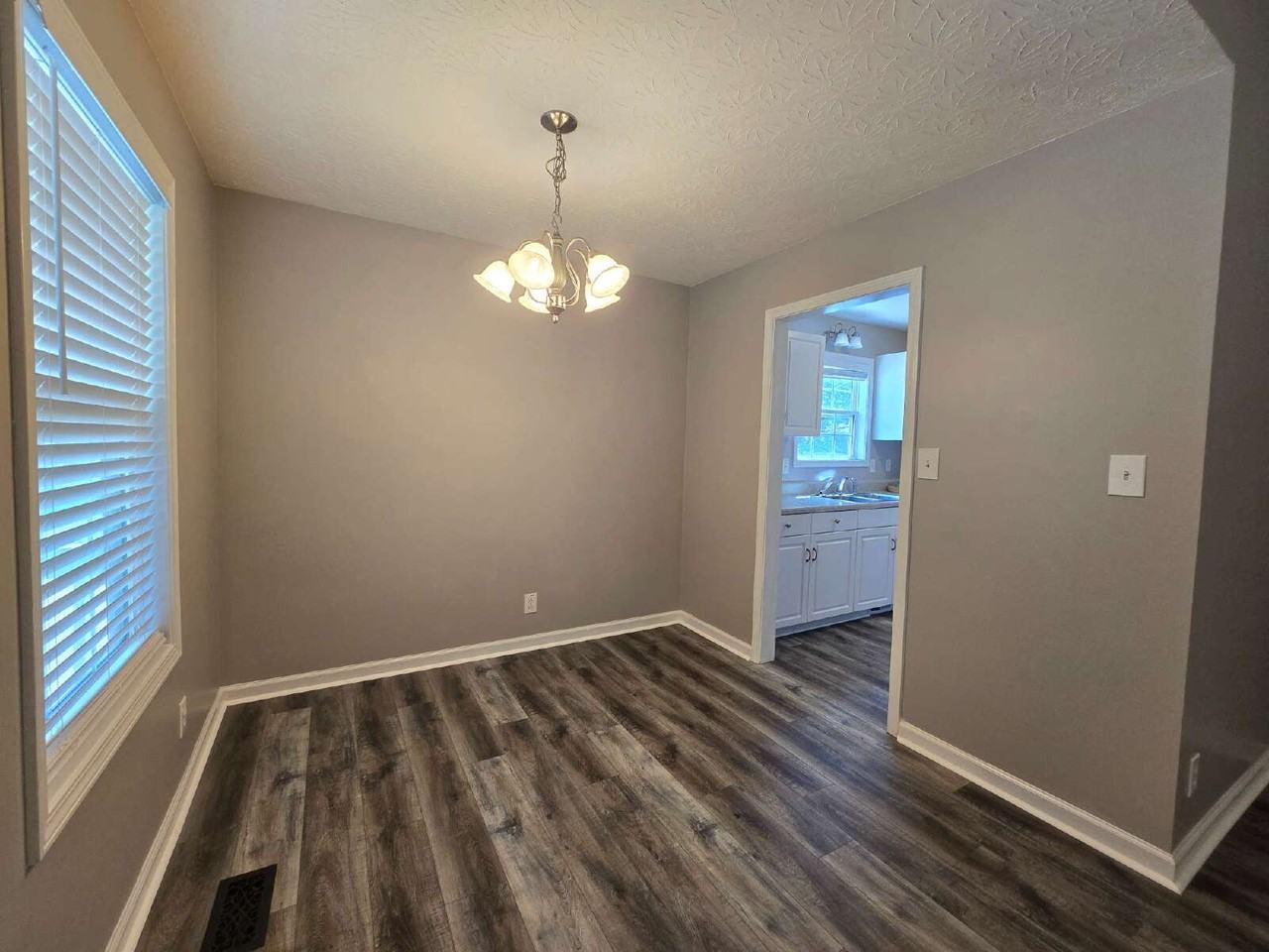 460 Caney Ln - Photo 5 of 20