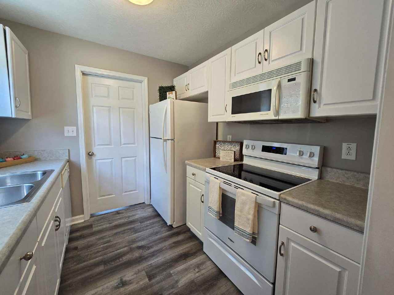 460 Caney Ln - Photo 7 of 20