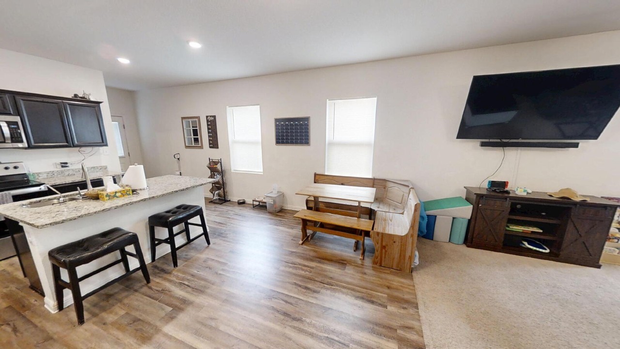 241 Rainey Dr - Photo 4 of 18