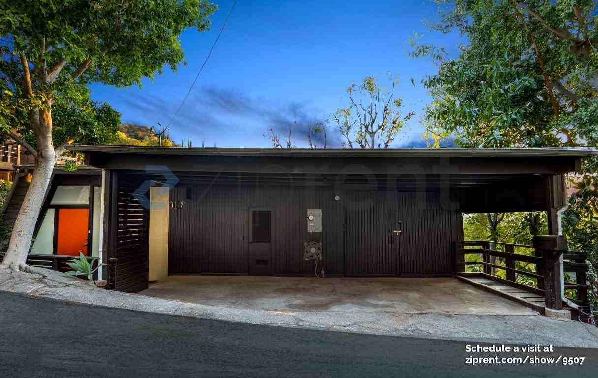 7912 Willow Glen Rd - Photo 2 of 22
