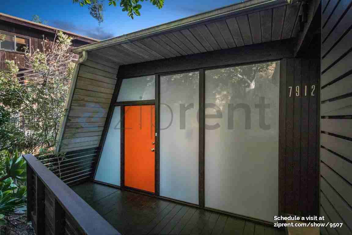 7912 Willow Glen Rd - Photo 3 of 22