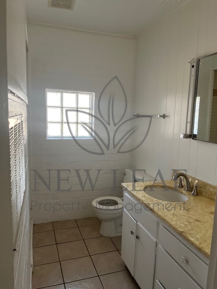 558 E Avenue Q - Photo 7 of 10