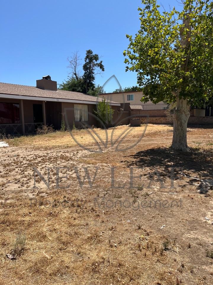 558 E Avenue Q - Photo 5 of 10