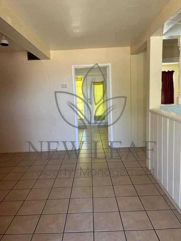 558 E Avenue Q - Photo 5 of 10