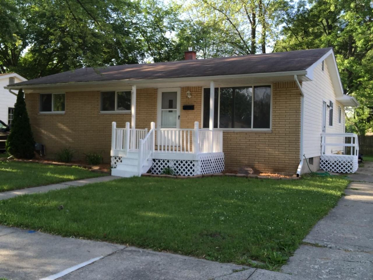 1315 1st St - Photo 2 of 14