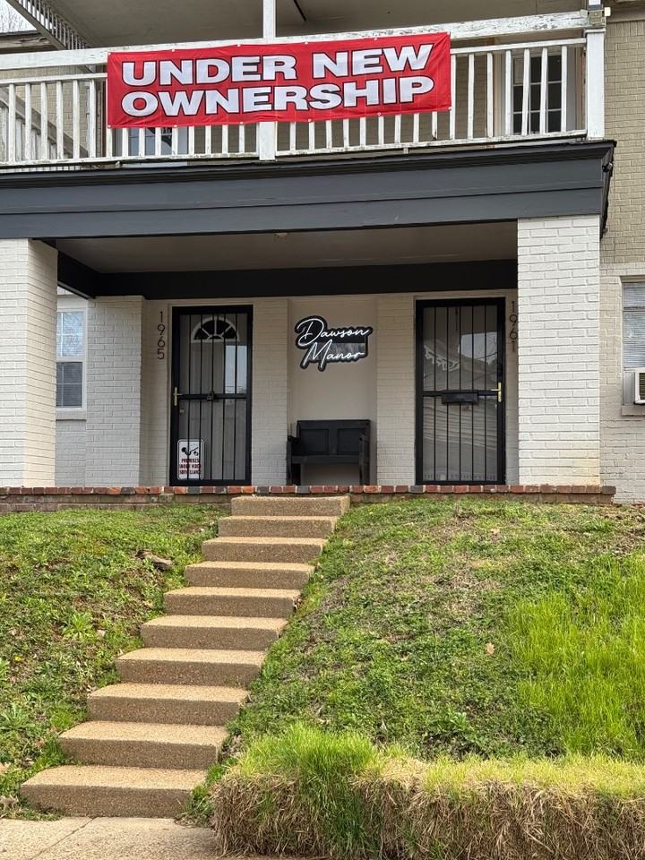 Dawson's Manor - Photo 2 of 30