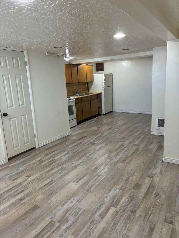 1311 Hansen Ave - Photo 3 of 7