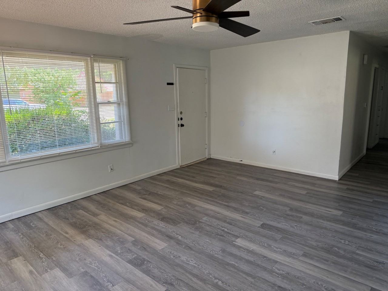4105 31st St - Photo 5 of 12