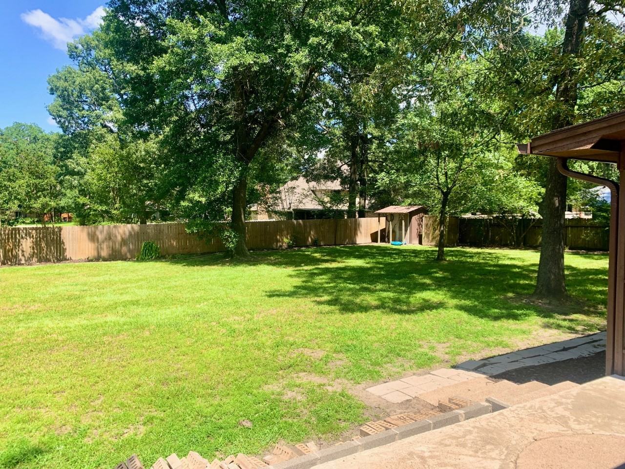 407 Shady Bnd - Photo 6 of 20