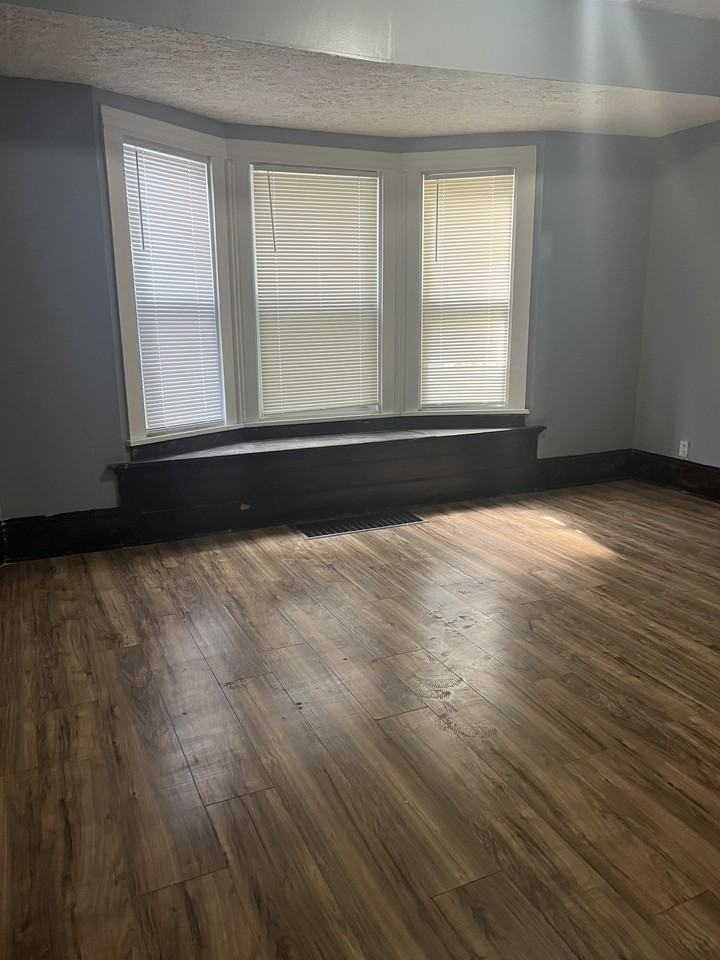 119 Hobart St #1 - Photo 3 of 14