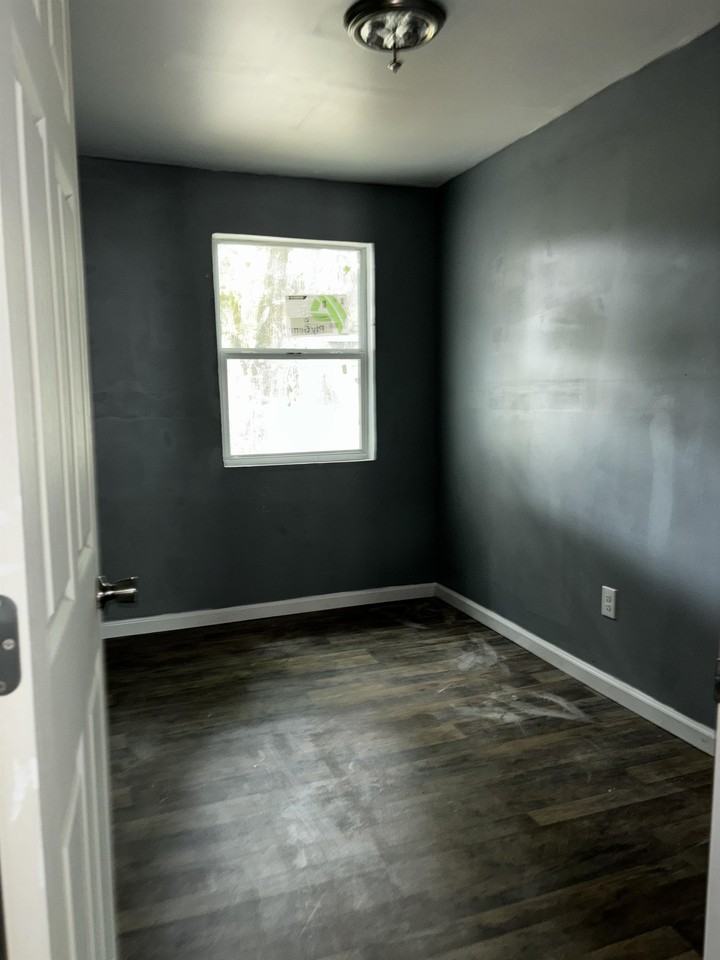 4504 Ken Knight Dr N - Photo 5 of 8