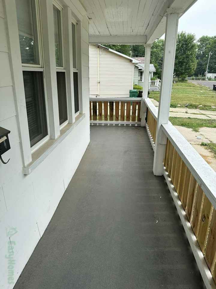 605 Northeast Rock Island Avenue - Photo 2 of 13