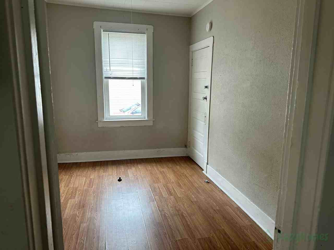 605 Northeast Rock Island Avenue - Photo 3 of 13