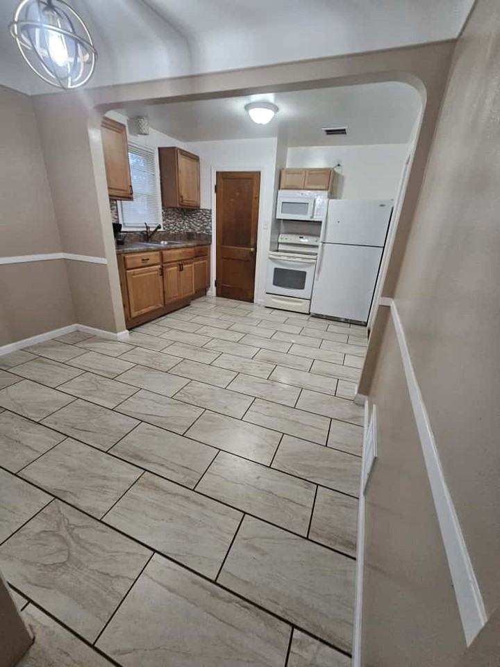 19684 Roscommon Street, Unit Roscommon - Photo 5 of 9