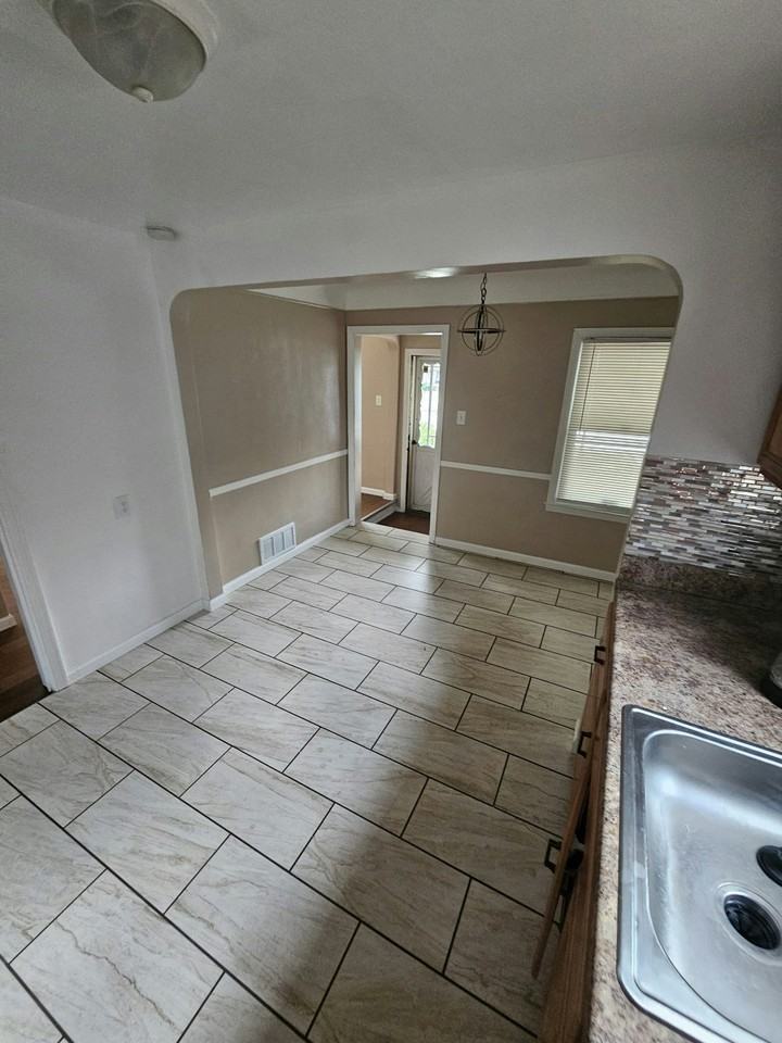 19684 Roscommon Street, Unit Roscommon - Photo 6 of 9