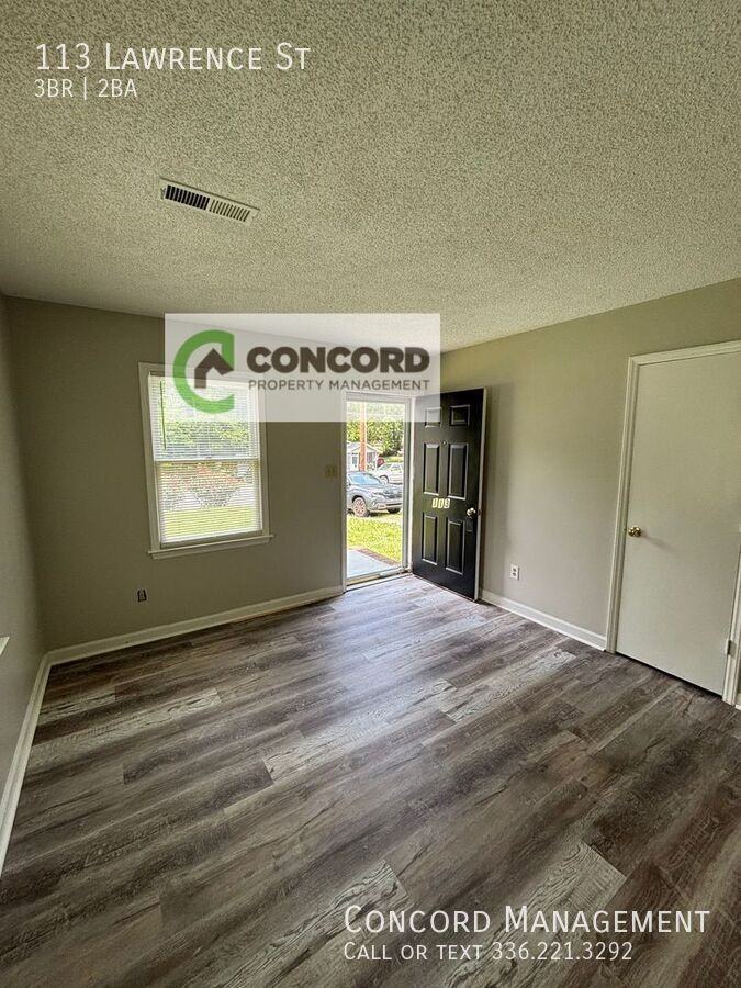 113 Lawrence St - Photo 2 of 22