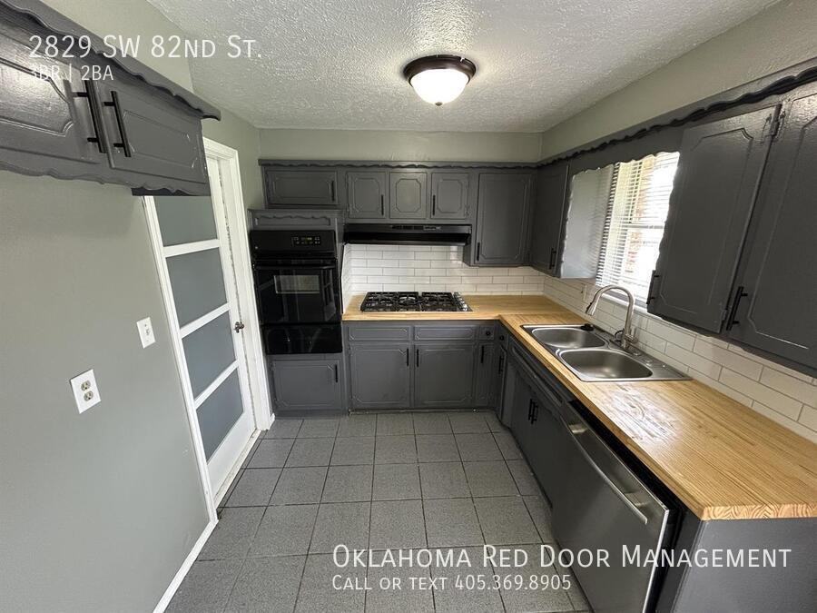 2829 Sw 82nd St - Photo 2 of 8