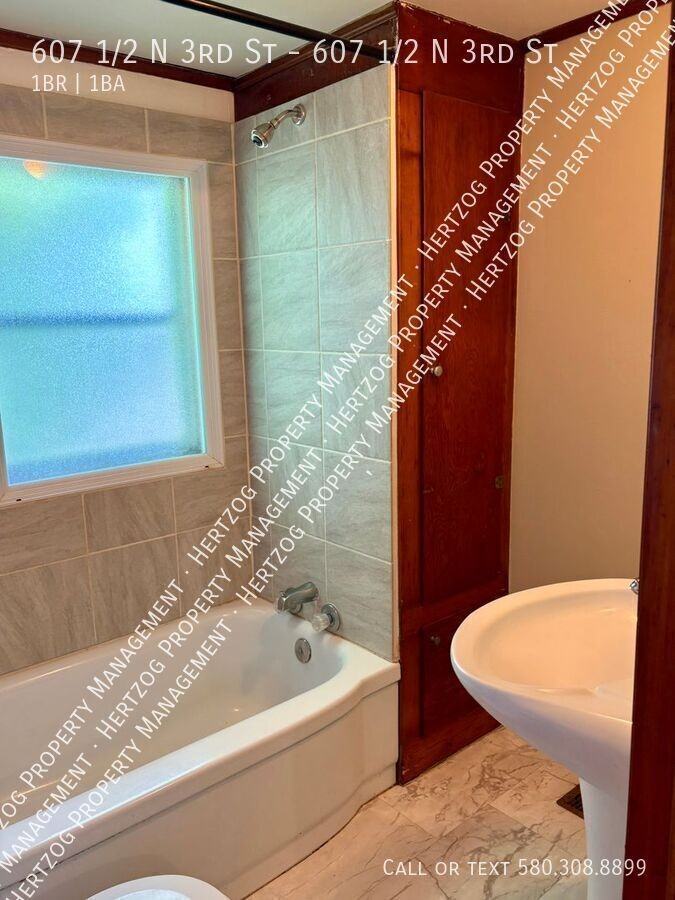 607 1/2 N 3rd St - Photo 3 of 12