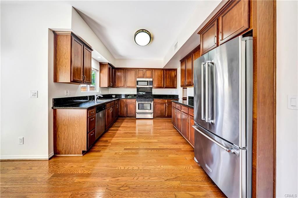 15814 San Fernando Mission Blvd - Photo 3 of 8