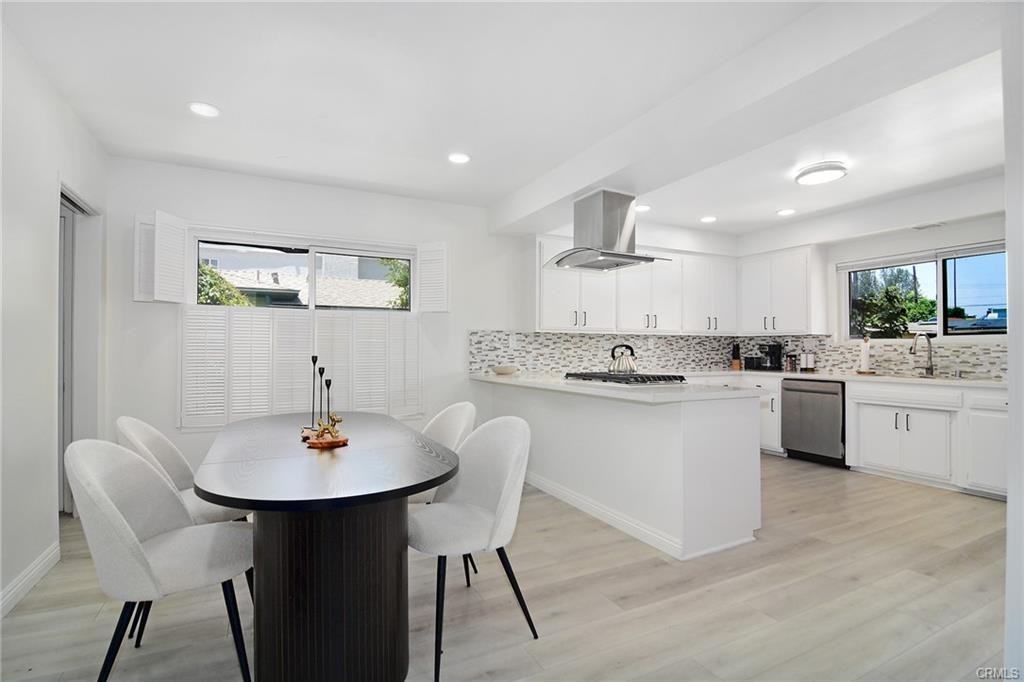 17344 Hartland St - Photo 3 of 8