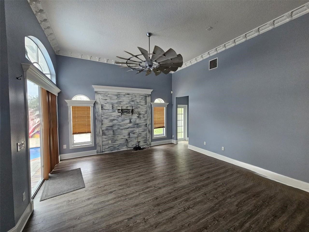 Nw 22nd Ct - Photo 5 of 8