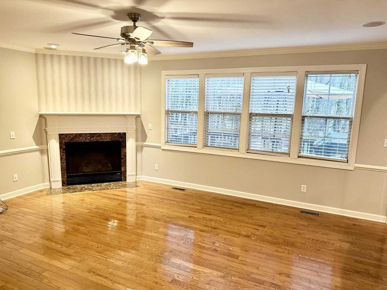 8230 Cushing St - Photo 6 of 33