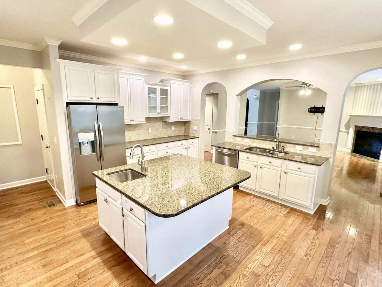 8230 Cushing St - Photo 7 of 33