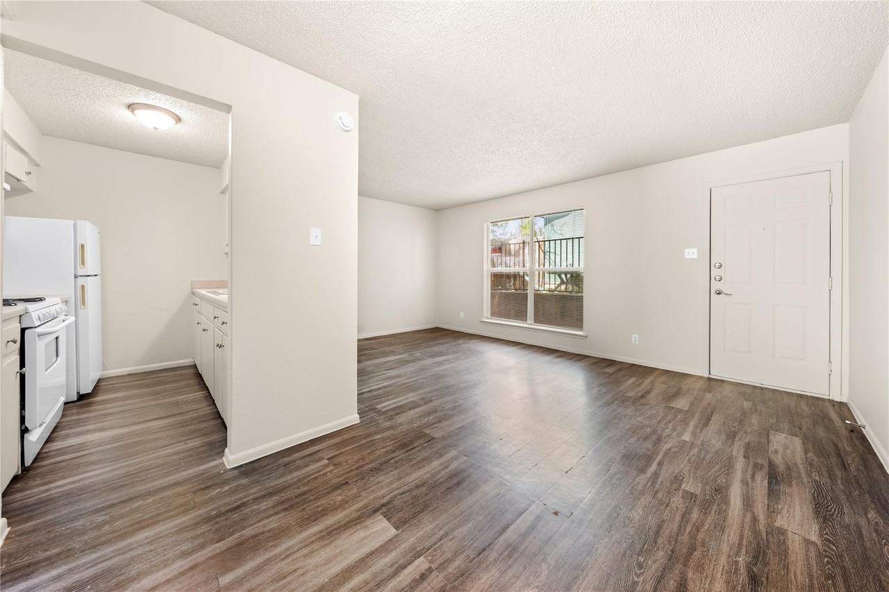 2314 Greenfield Pkwy - Photo 4 of 13