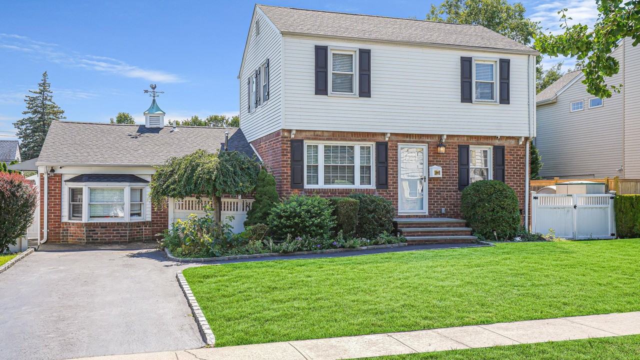 2282 3rd Street - Photo 2 of 24