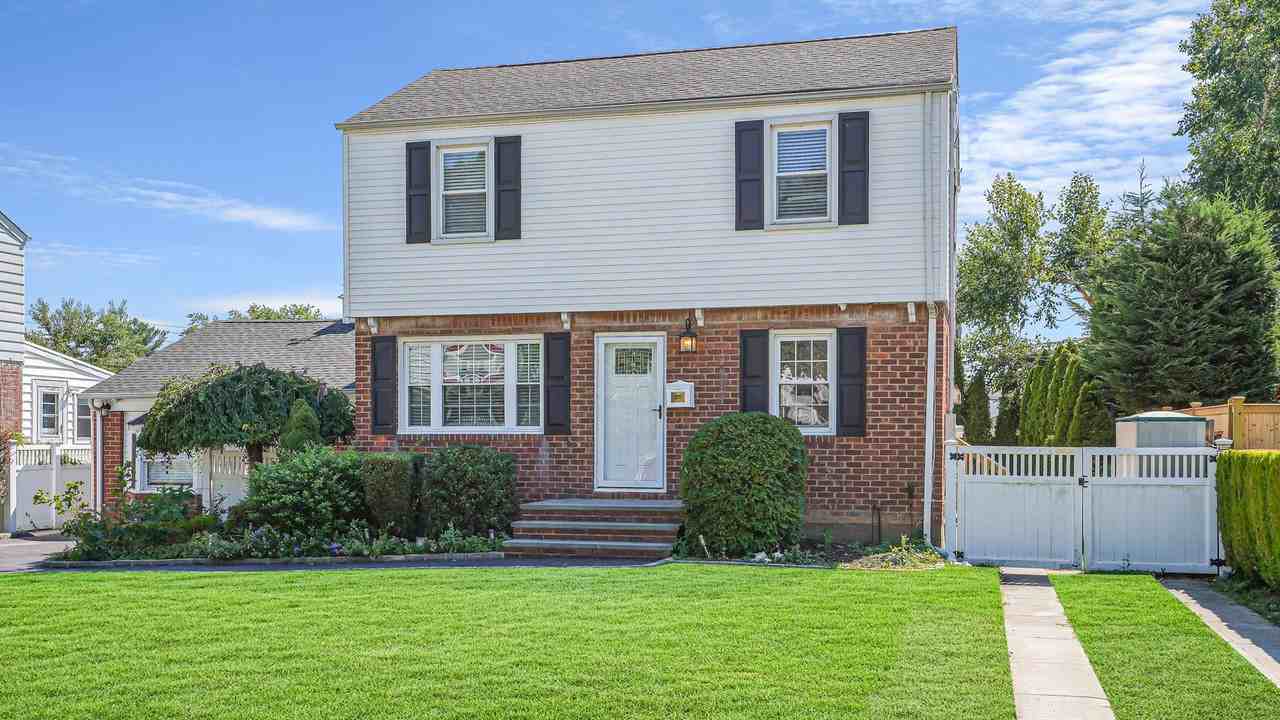 2282 3rd Street - Photo 3 of 24