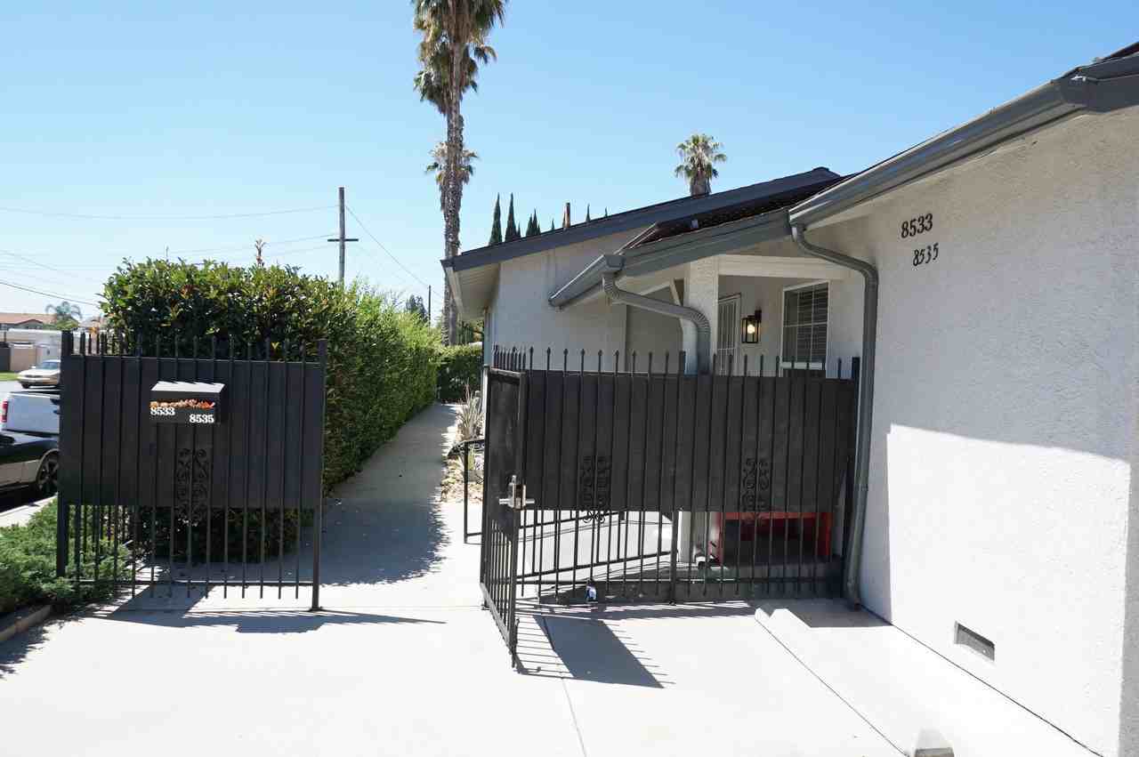 8533 Woodley Ave - Photo 4 of 50