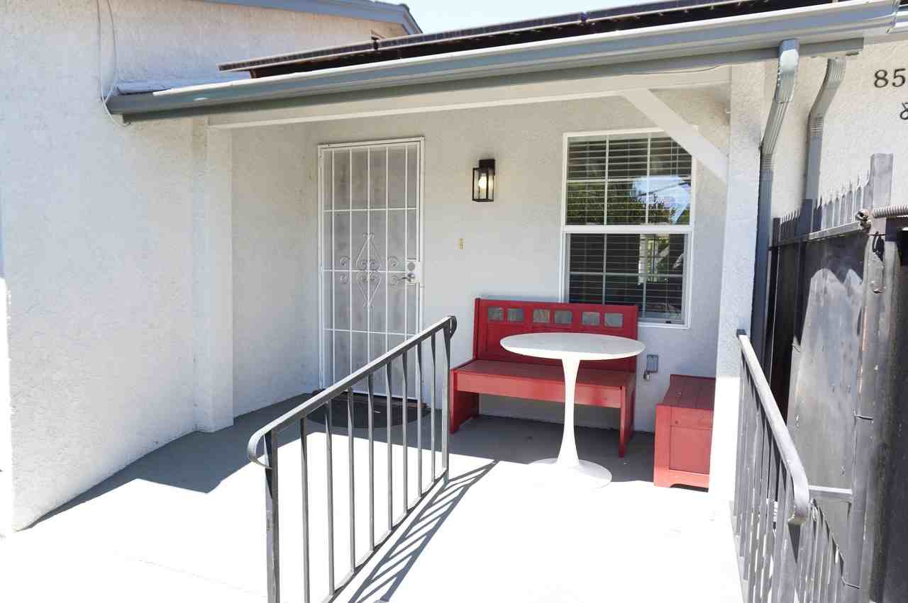 8533 Woodley Ave - Photo 6 of 50