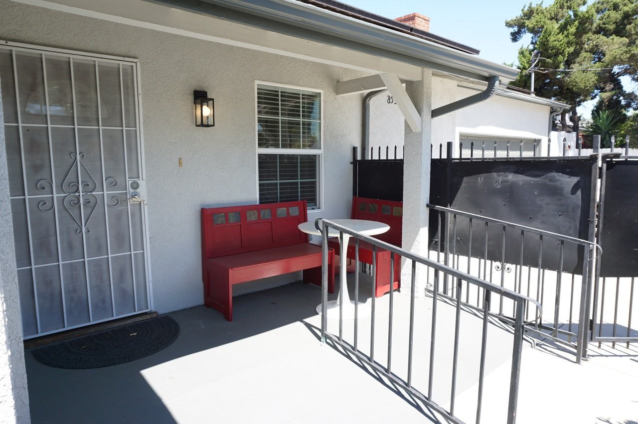 8533 Woodley Ave - Photo 7 of 50