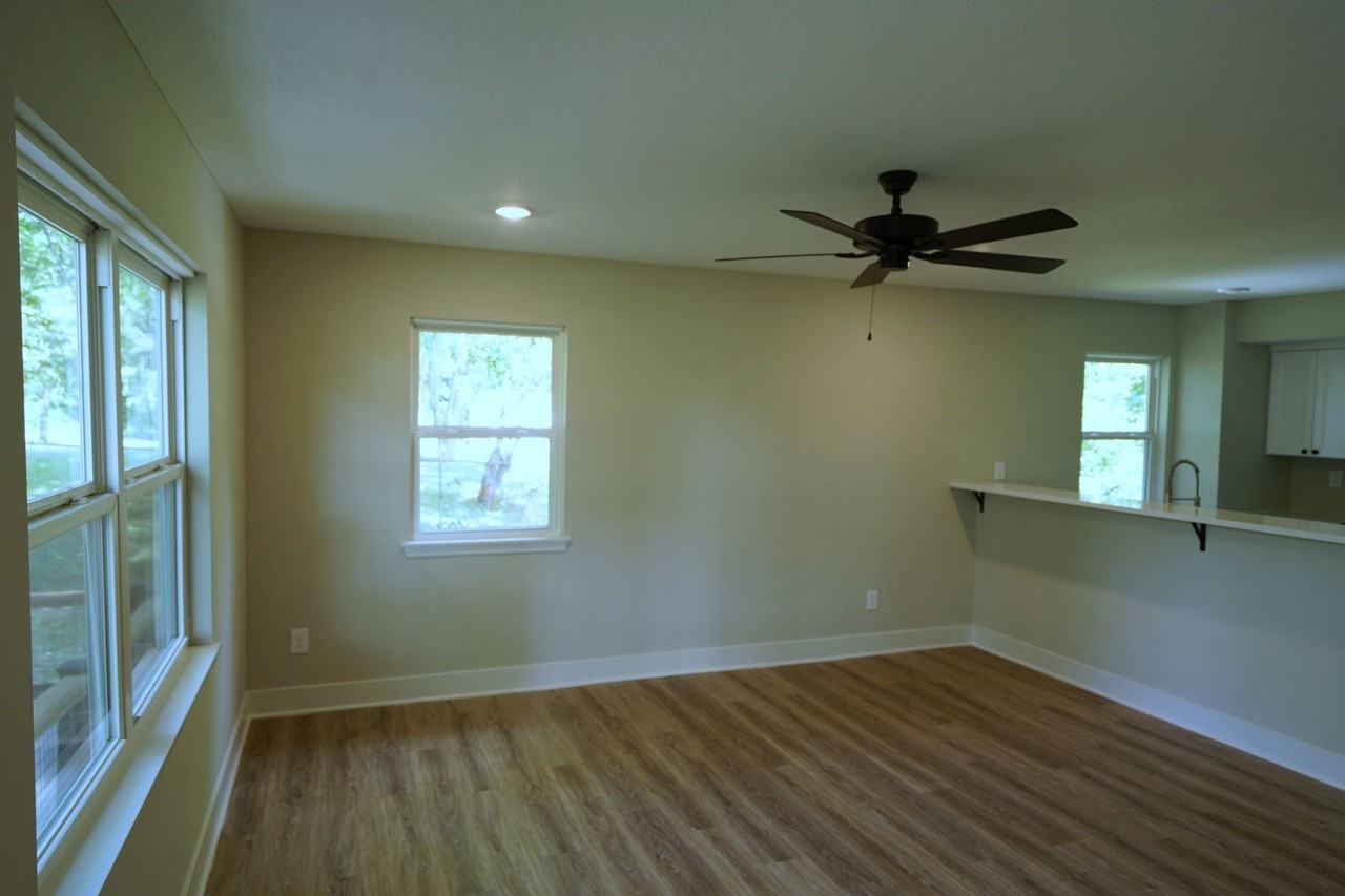 1104 N 1200 Rd - Photo 2 of 8