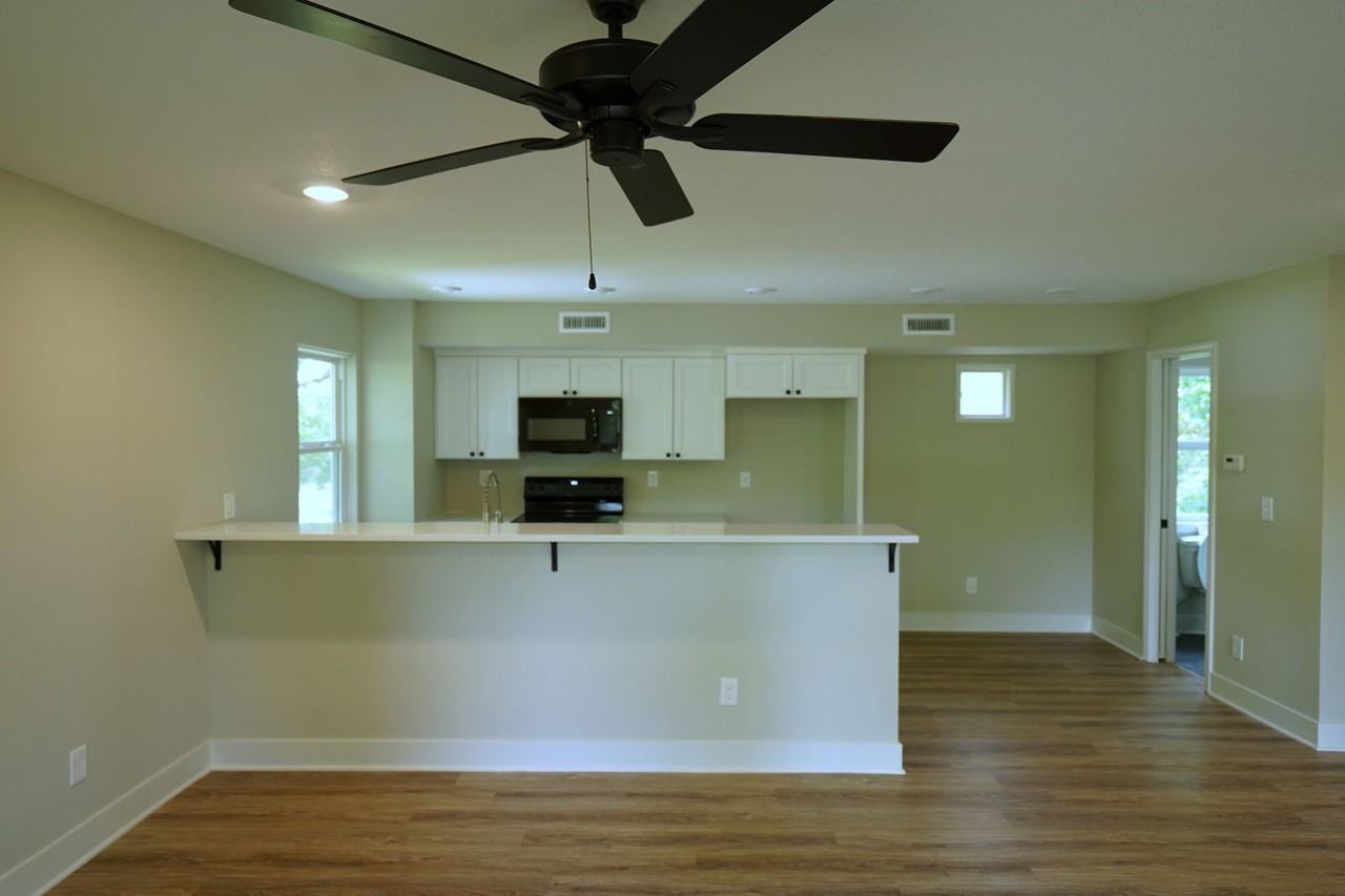 1104 N 1200 Rd - Photo 3 of 8