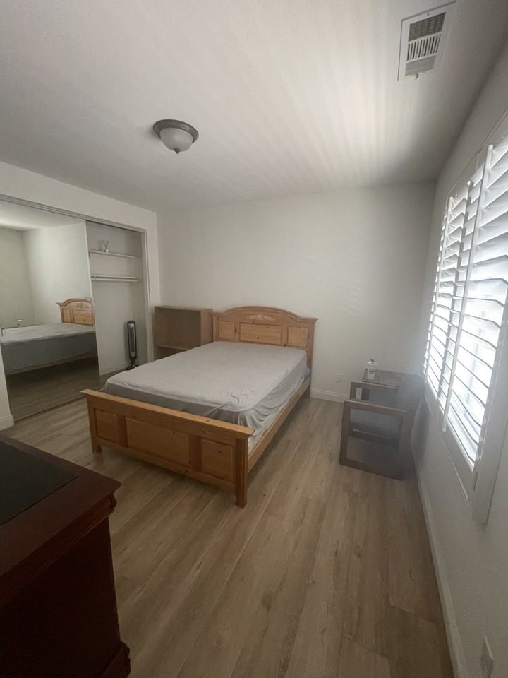 14925 Shoreham St #8