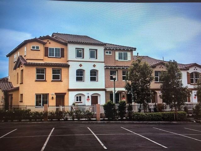 852 E Fielding St #B1 - Photo 2 of 10