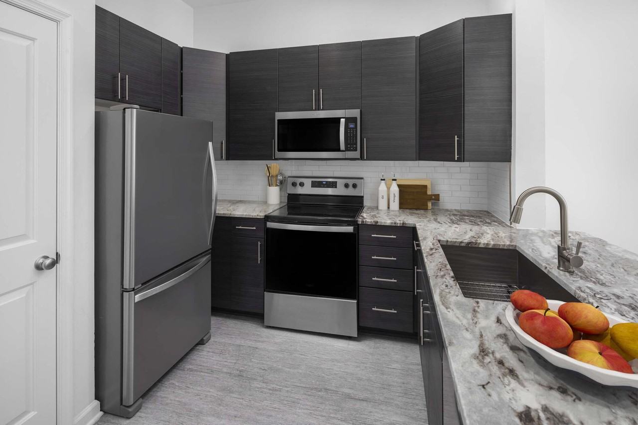 Camden Dulles Station - Photo 2 of 48