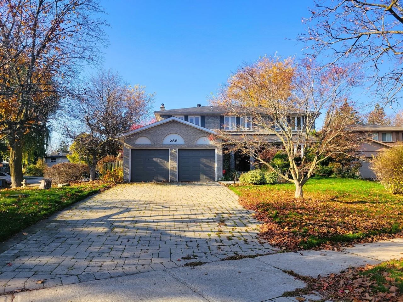 238 Burbank Dr - Photo 2 of 17