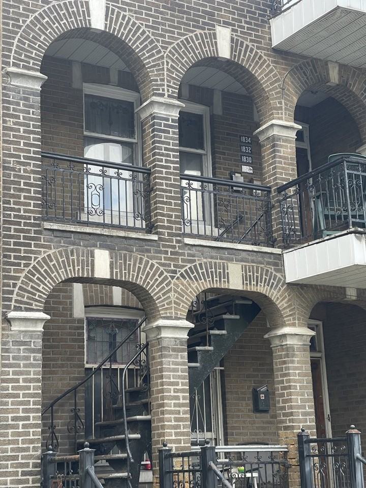 1832 Rue Sherbrooke E - Photo 2 of 8