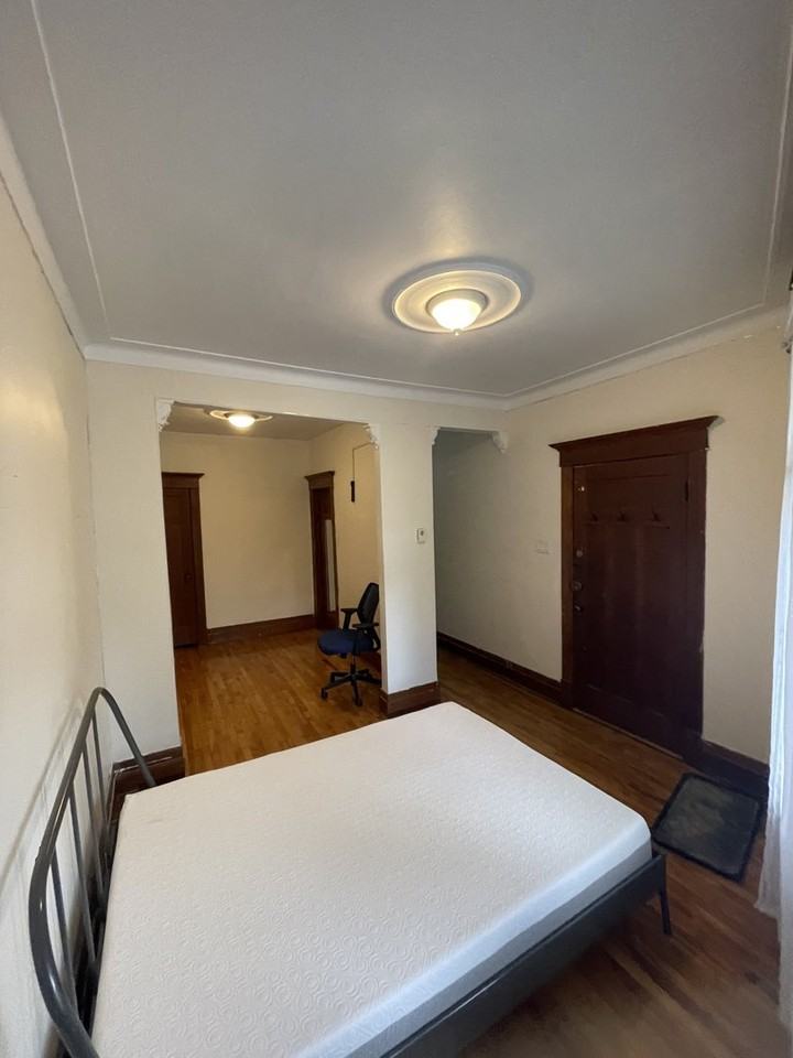 1832 Rue Sherbrooke E - Photo 3 of 8